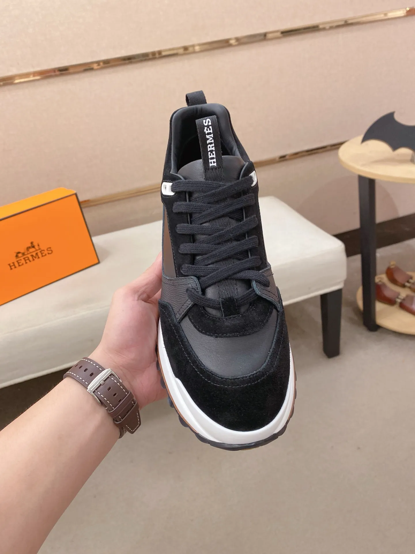 Men's clothing and shoes💰: 520💰《HERMES》【Classic original single version】Hermès; top 🔝purchasing agent🔍🔍men's latest 🇺🇸 counter sales simultaneously, original imported from Italy ▲▲first-layer cowhide ▲▲ (high-end, nobility, class) times) Exquisite workmanship (Italian 🇮🇹Imported water-dyed 🐂cowhide lining) sole: Original sole provided by the original factory, ⚠️exclusive double-layer activity·TPR·rubber·combined molded outsole; super comfortable·wear-resistant·non-slip·environmental protection The real thing is more beautiful if you take the real thing (high quality, follow the order), you can enter and exit the counter at will * Number of yards: 38·39·40·41·42·43·44# (can be customized 45.)